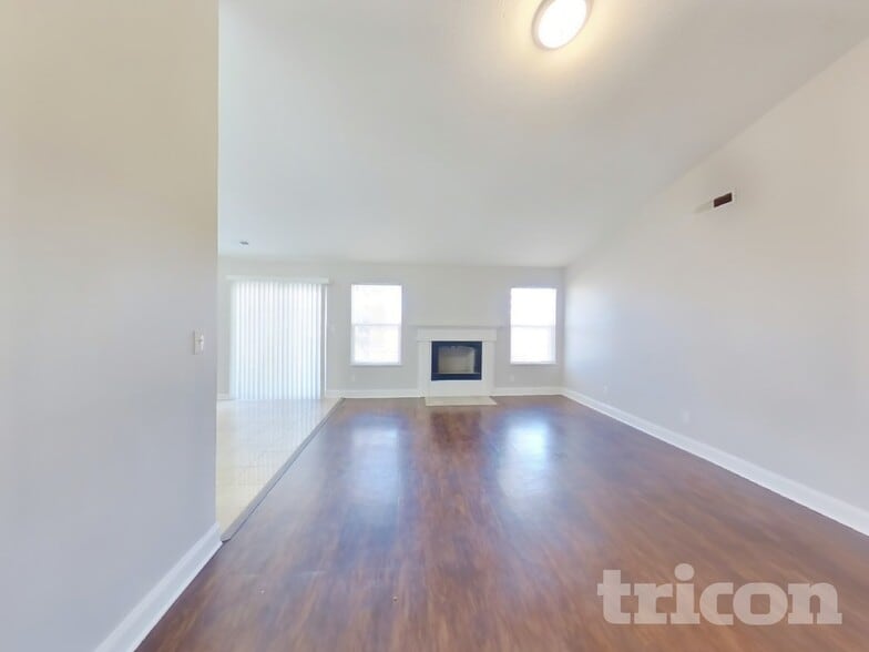 Building Photo - 20131 Marie Ct