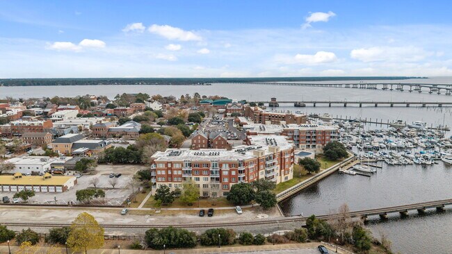 Building Photo - 419 Sky Sail Blvd