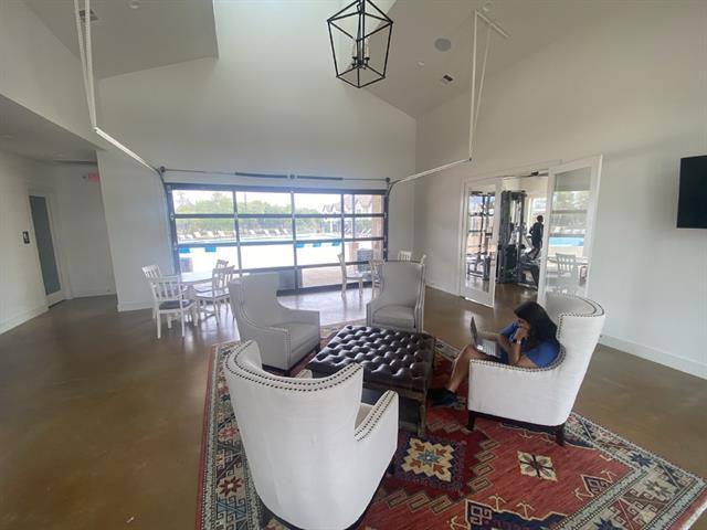 Building Photo - 213 Suma Dr