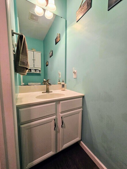 Building Photo - 71 Laurel Dr