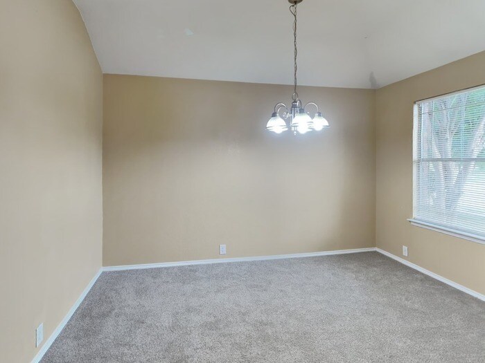 Building Photo - 152 E Kirnwood Dr