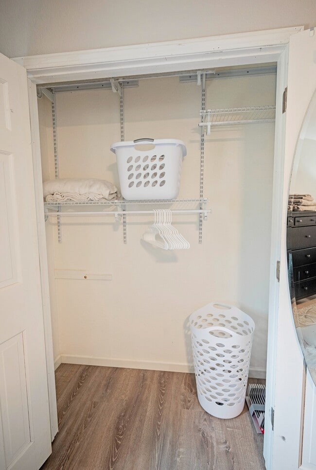 Building Photo - 413 SE Lana Ct