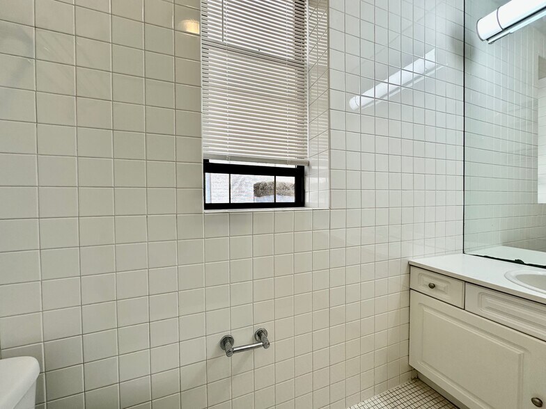 Building Photo - 309 W 111th St