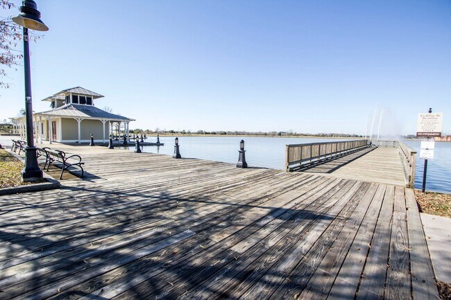 Building Photo - FOR RENT in SUGAR MILL POND!