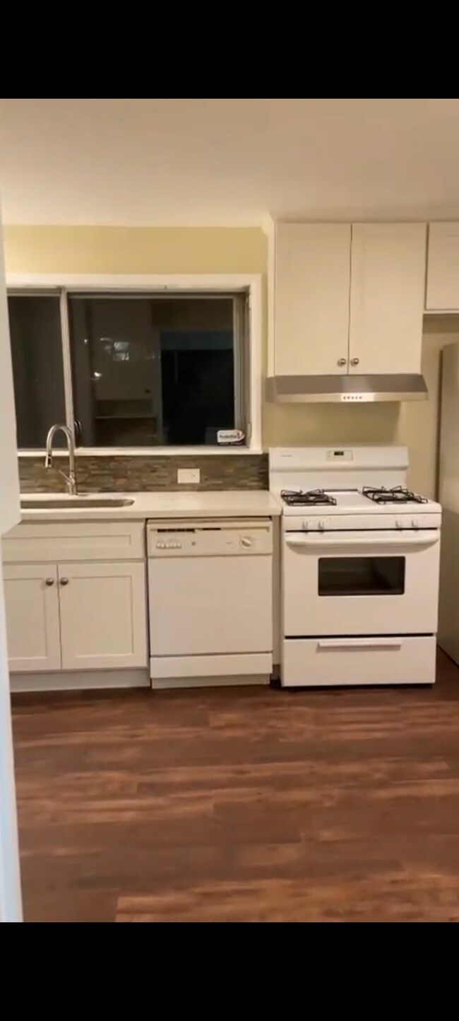 Building Photo - 12827 Glenwood Ave SW