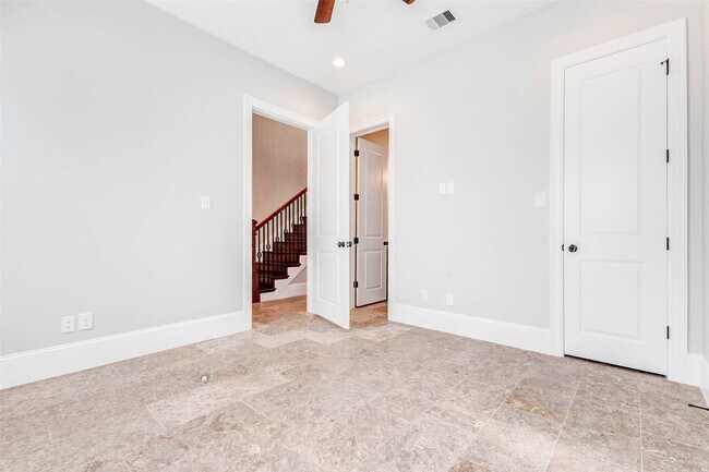 Building Photo - 2771 Freund St