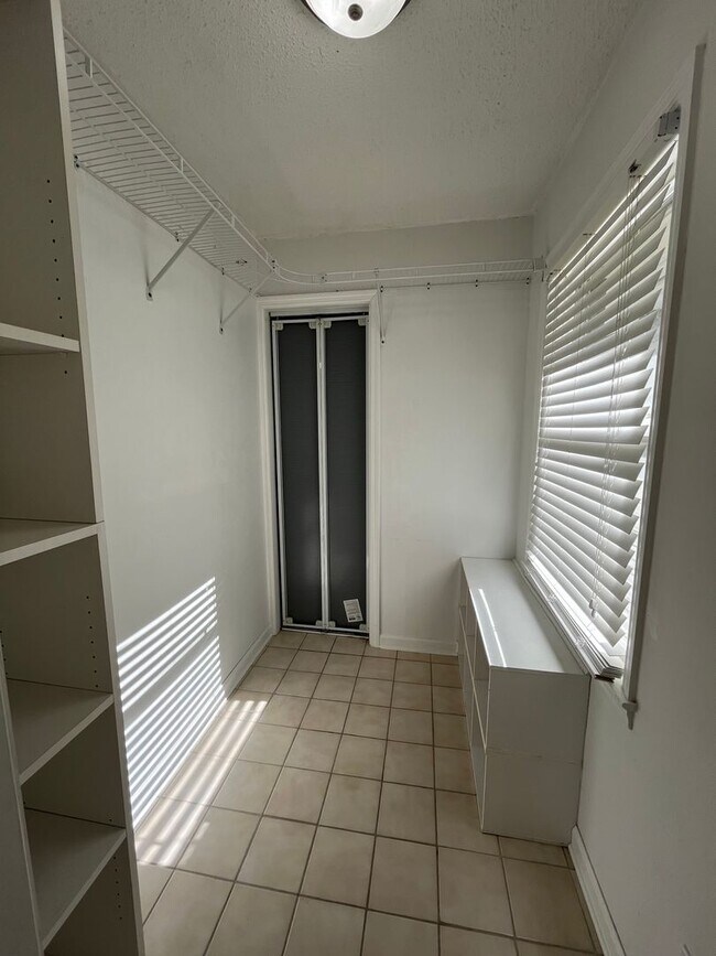Building Photo - 2206 Briarcliff Dr