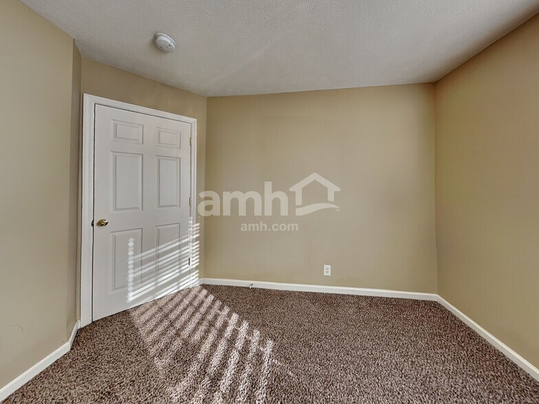 Building Photo - 661 Sugar Mill Dr