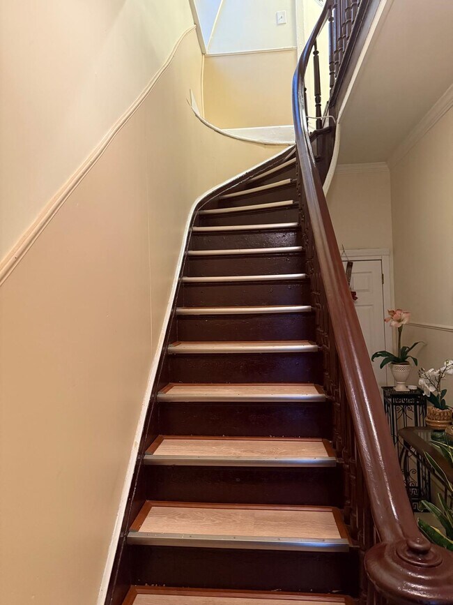 Building Photo - 1635 Union Turnpike