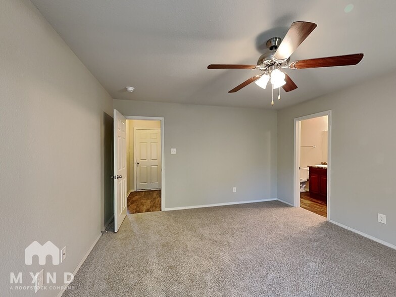 Building Photo - 936 Pinehurst Loop