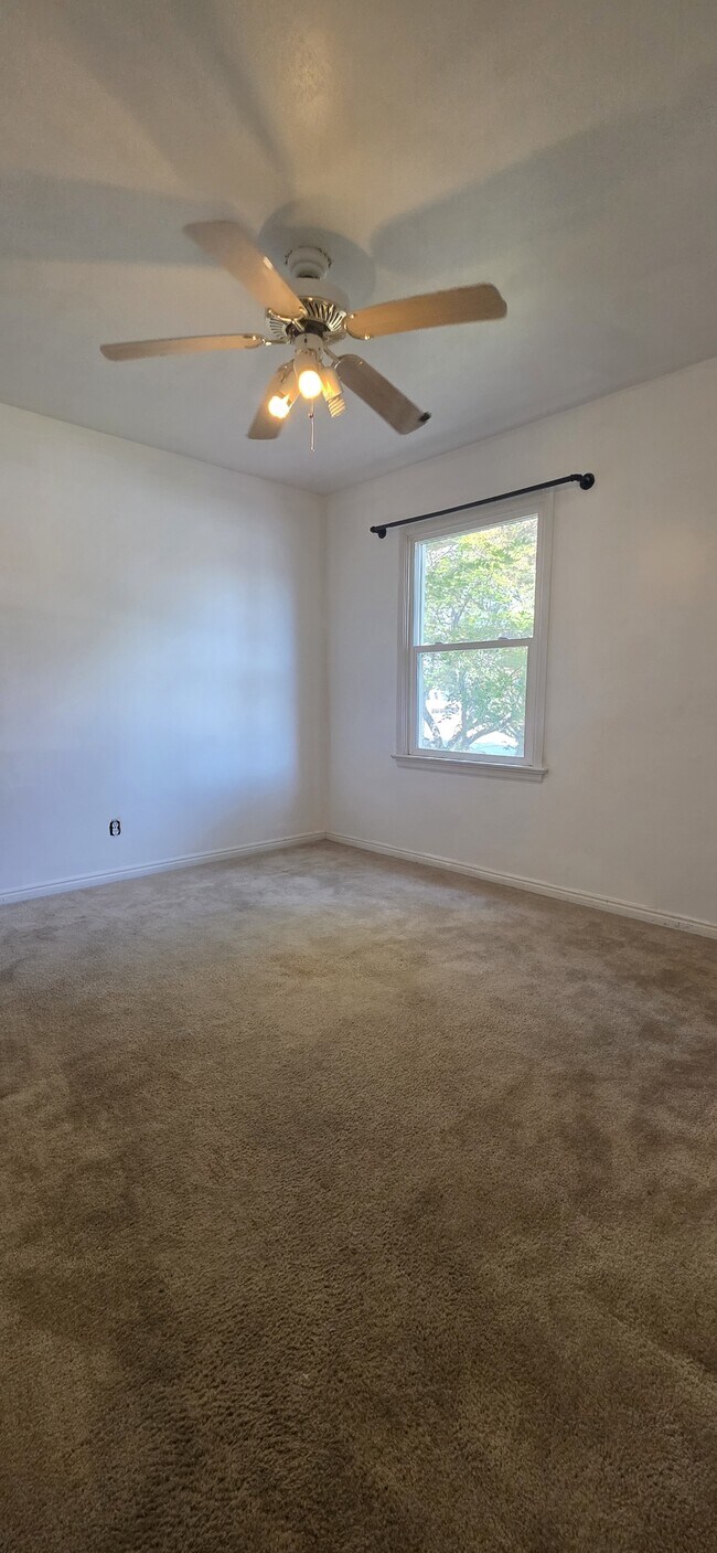 Building Photo - 2713 Dill Dr