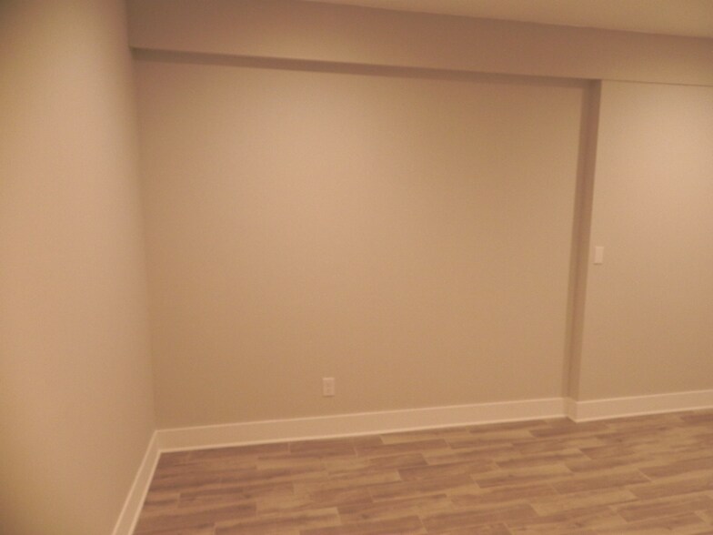 Building Photo - 58 Van Zant St