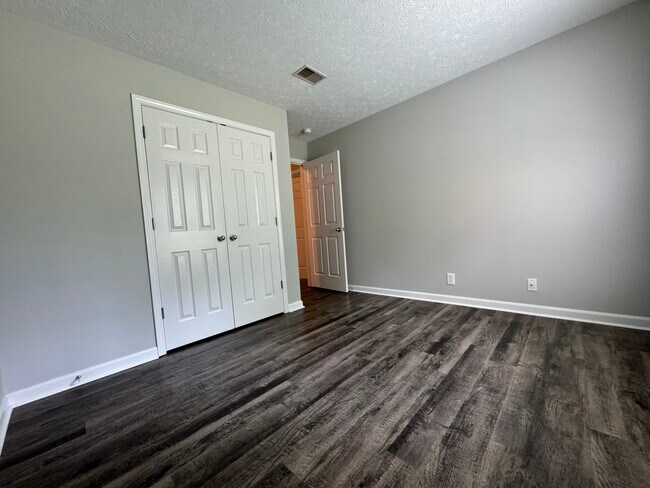 Building Photo - Woodfield