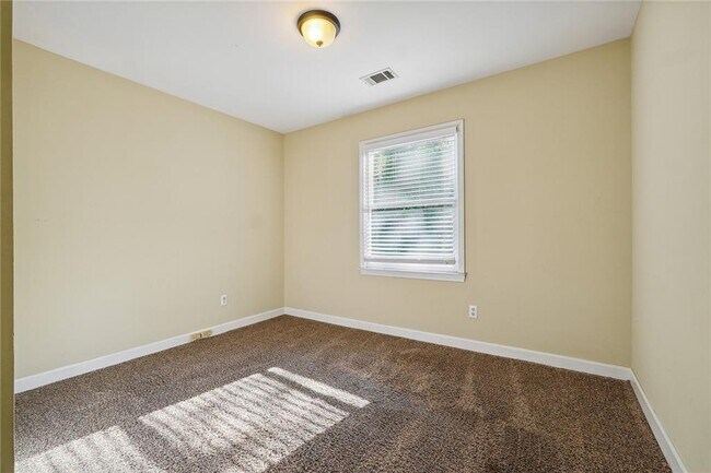 Building Photo - 515 Spring Gate Ln