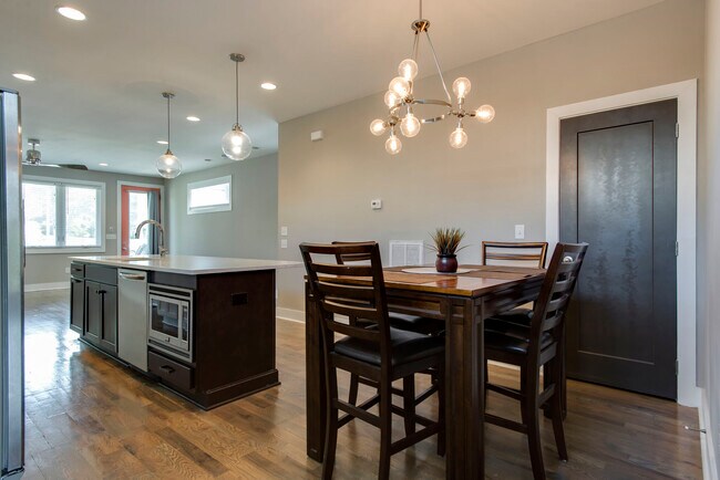 Building Photo - 1515 21st Ave N