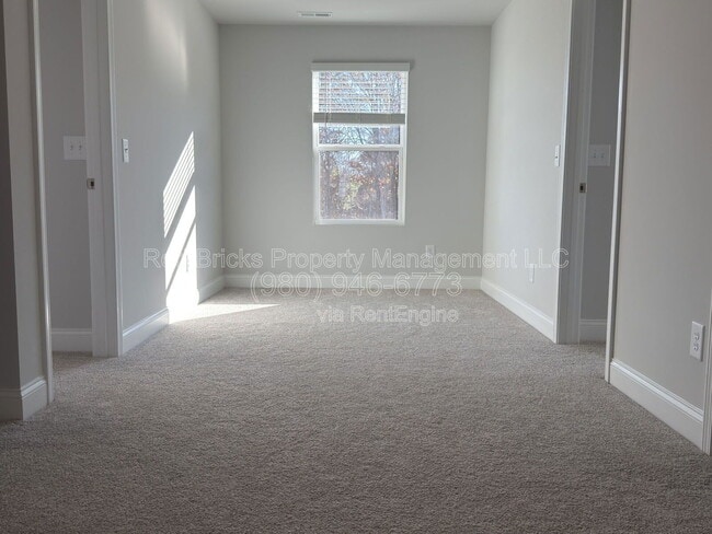 Building Photo - 1415 Black Walnut St