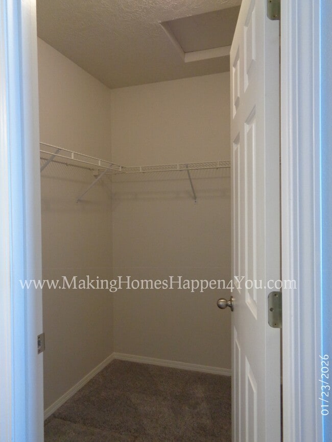 Building Photo - 7475 Parkplace Dr NE