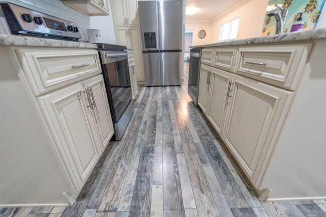 Building Photo - 2627 Ambergate Rd