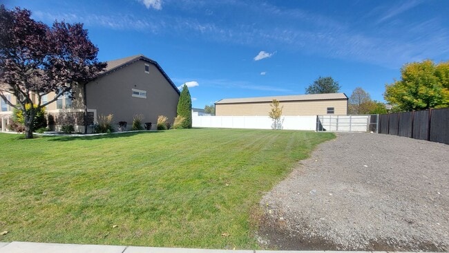 Building Photo - 1652 W Brooke St