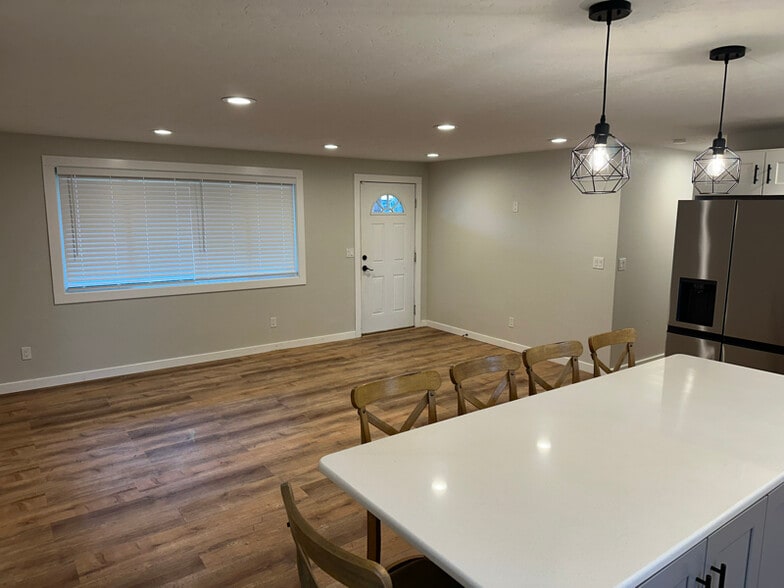 Building Photo - 570 15th St