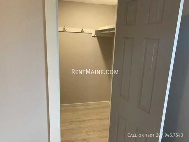 Building Photo - 38 Railroad St