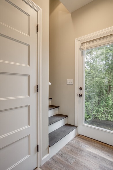 Building Photo - 1127 N Washington Ave