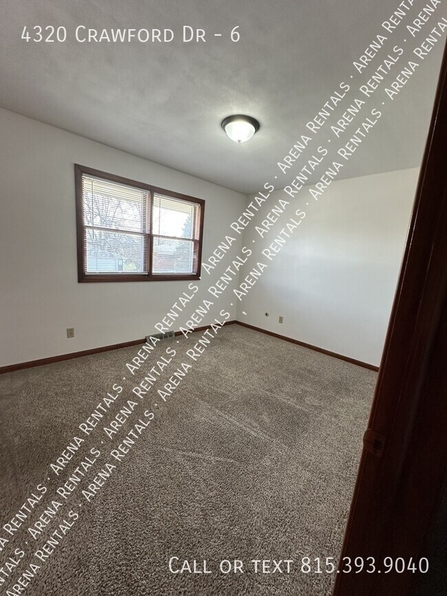 Building Photo - 4320 Crawford Dr