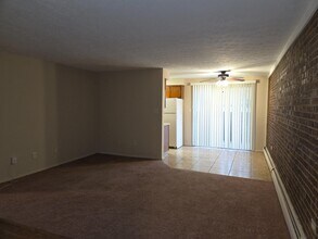 Building Photo - 20-32 Church St - 20-3