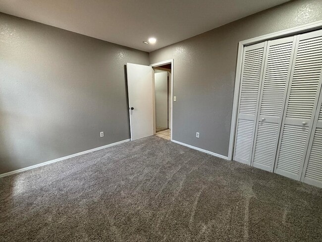 Building Photo - 1302 Briar Creek Rd