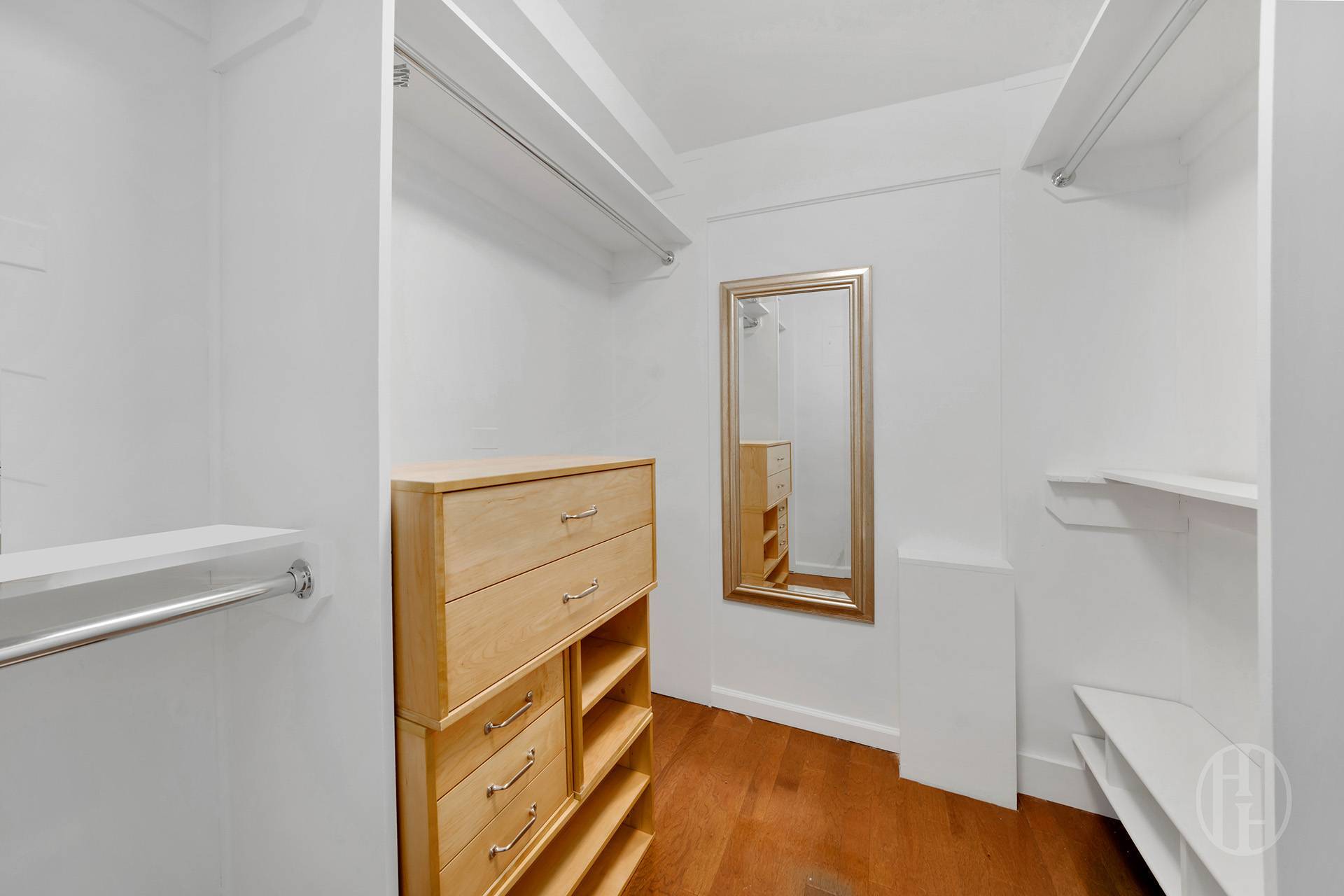 Building Photo - 155 E 34th St