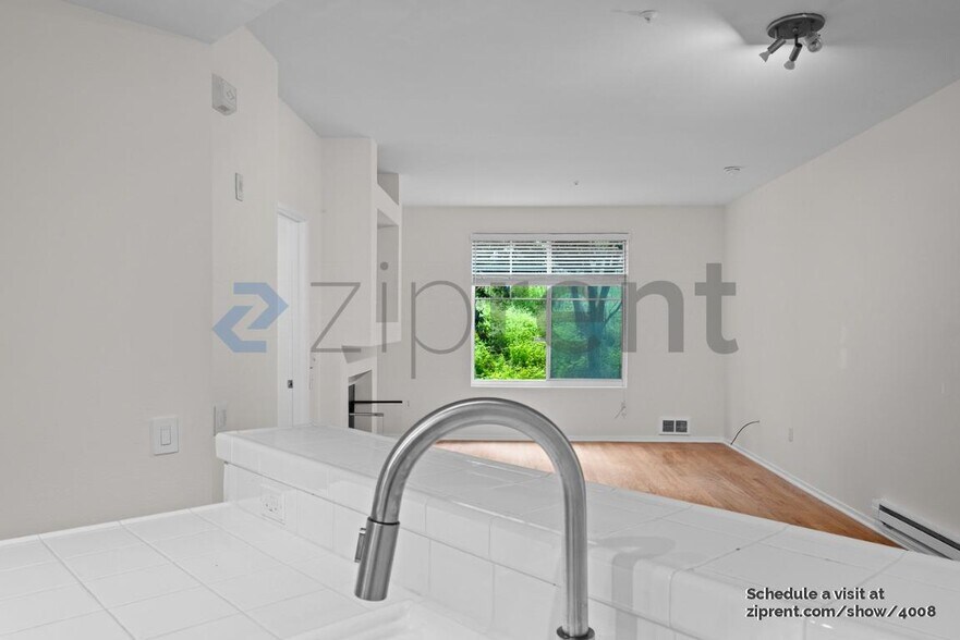 Building Photo - 240 Caldecott Ln