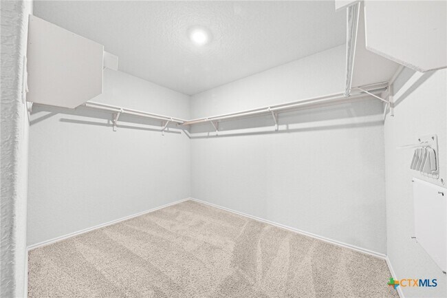 Building Photo - 813 Indigo Wy