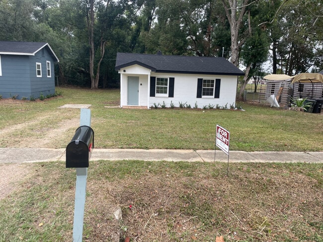 Building Photo - 1502 Pepper Dr