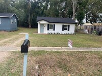 Building Photo - 1502 Pepper Dr