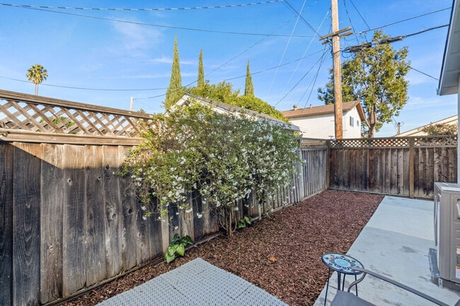 Building Photo - 1817 Andrea Pl