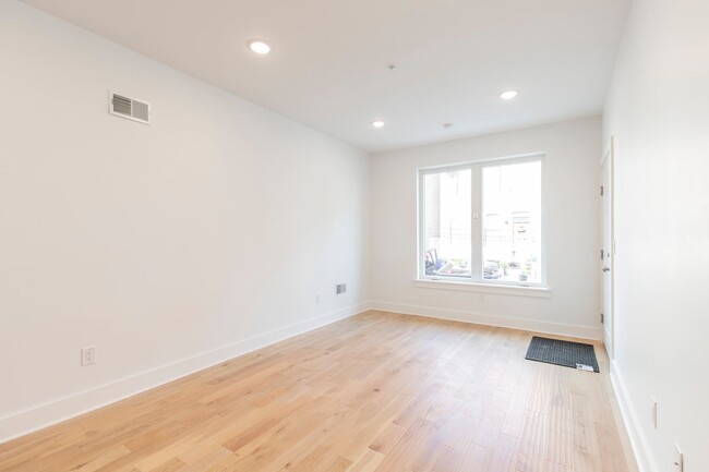 Building Photo - Sharswood Apartment Available!