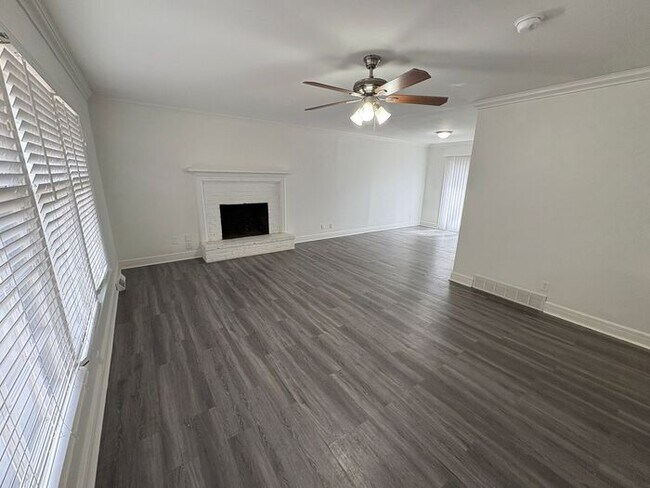 Building Photo - Beautiful 3-Bedroom Home with Spacious Liv...
