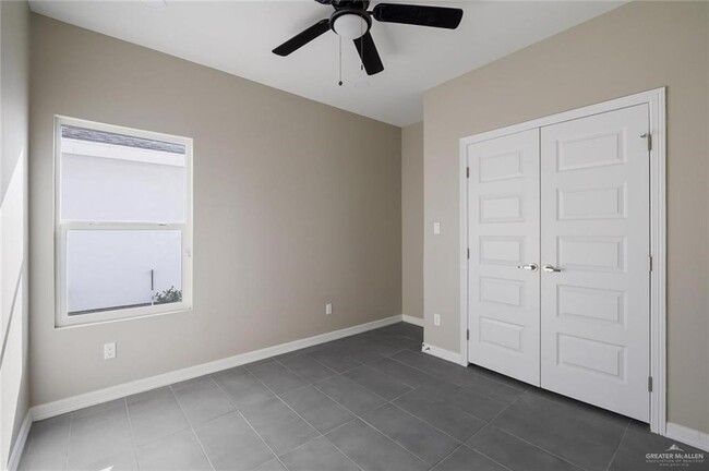 Building Photo - 13 Frio Ave