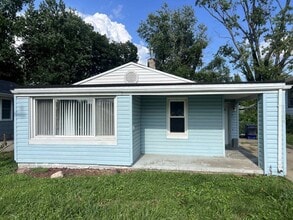 Building Photo - 1524 N Summit Ave