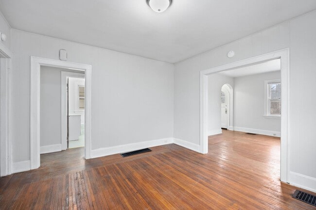 Building Photo - HYDE PARK -Move In This Week, Get $500 Bac...