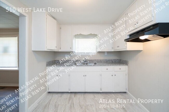 Building Photo - 510 W Lake Dr