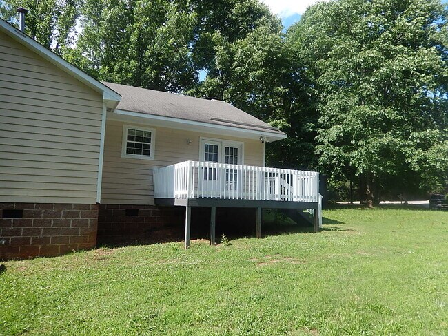 Building Photo - 2609 Lynn Rd