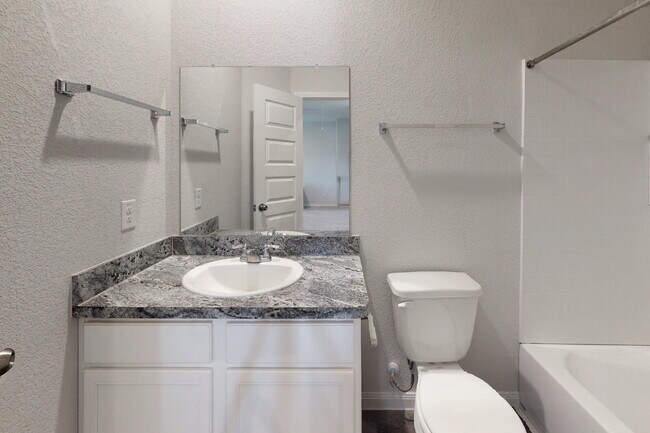 Building Photo - 2-Bedroom 2.5-Bath, 2 car garage, modern home