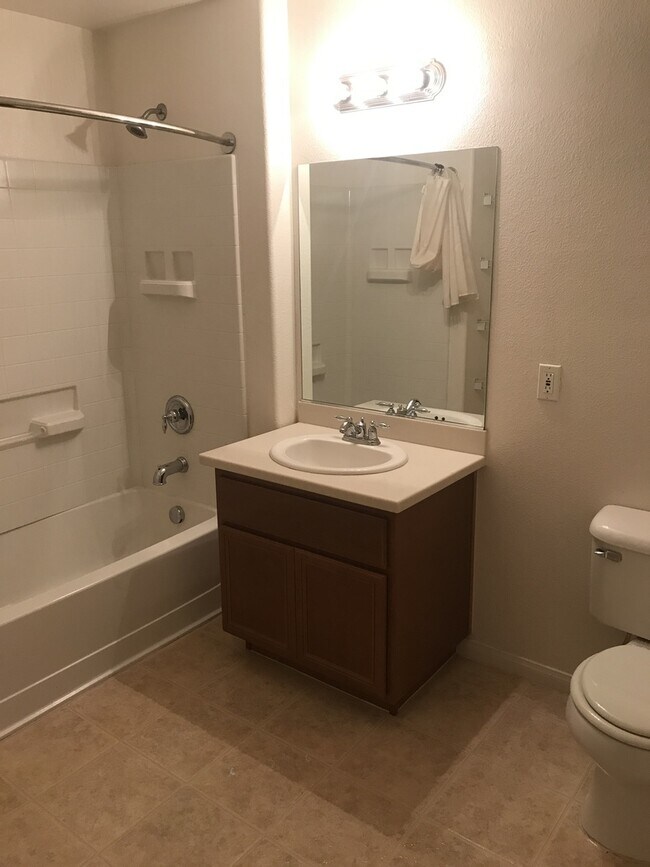 Building Photo - Condo in Nevada Trails - First Level Community Pool/Spa