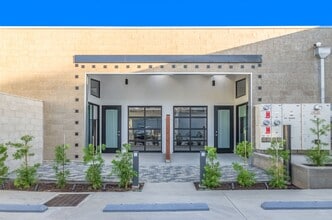 Building Photo - Broadway