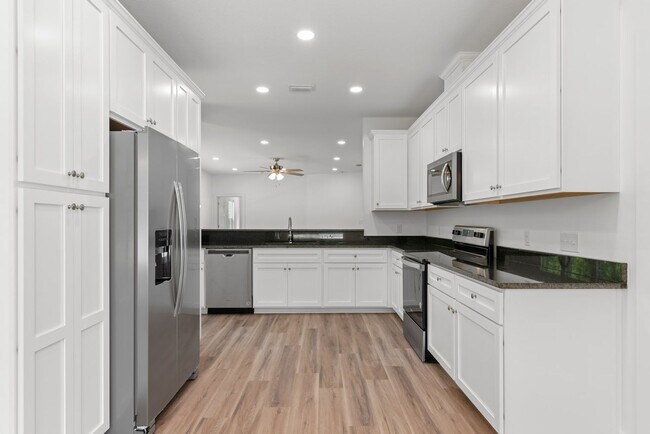 Building Photo - Spacious 3-Bedroom Home W/Office