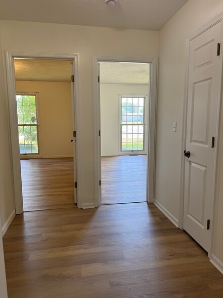 Building Photo - 1316 Oriole Dr