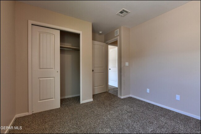 Building Photo - 621 Cedarwood Ave