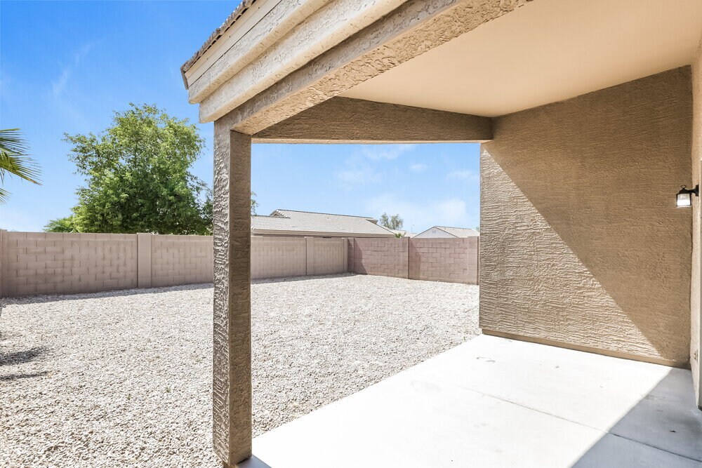 Building Photo - 5704 S 32nd Dr