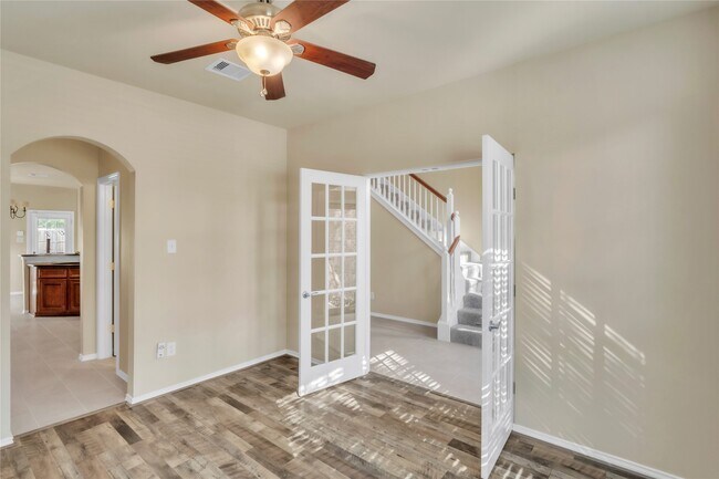 Building Photo - 2803 Lakecrest Way Dr